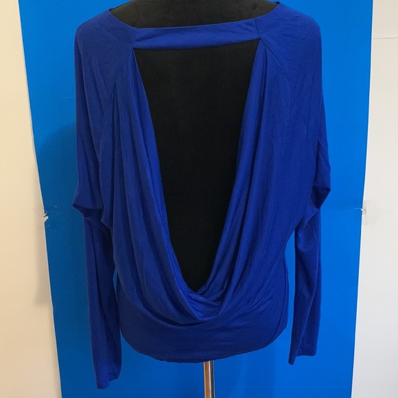 EXPRESS Draped Cowl Neck at Back - Picture 3 of 6